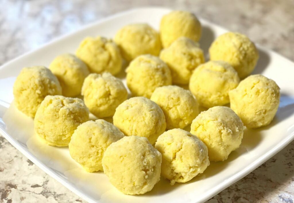 Lemon Creme Cake Balls - formed balls from mixture